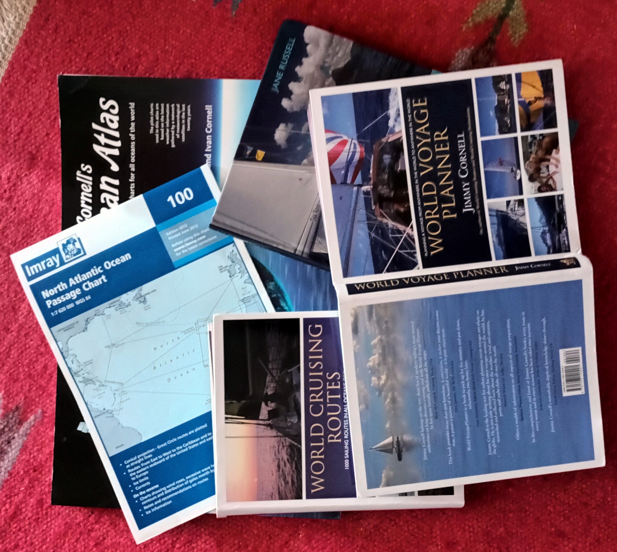 Avomerimatkan suunnitteluun tarkoitettuja oppaita ja karttoja